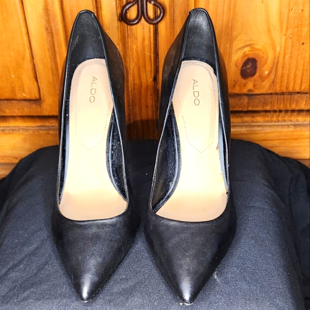 Aldo Black Leather Pumps